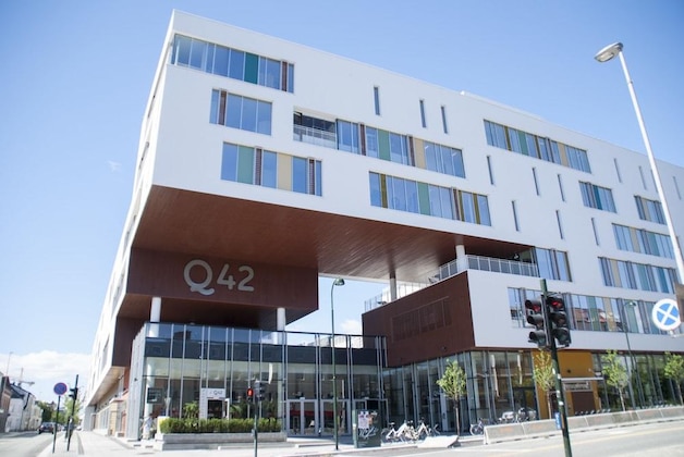 Gallery - Hotel Q42