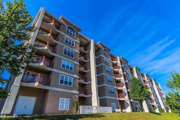 Gallery - Grand Crowne Surrey