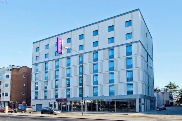 Gallery - Premier Inn Slough Central South