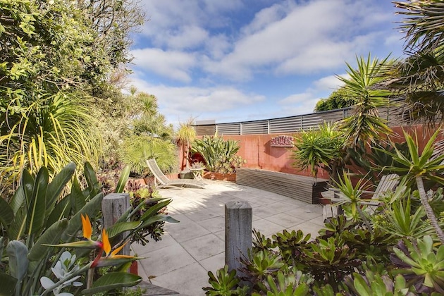Gallery - Smith Beach Getaways Beachwood Garden Studio