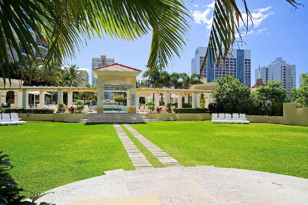 Gallery - Chevron Renaissance Private Apartments