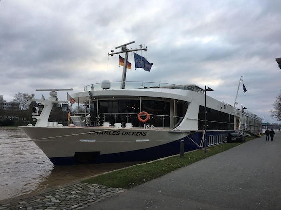 Gallery - Select Ms Charles Dickens - Neuss