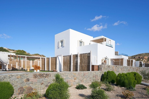Gallery - Volcano Luxury Suites Milos - Adults Only