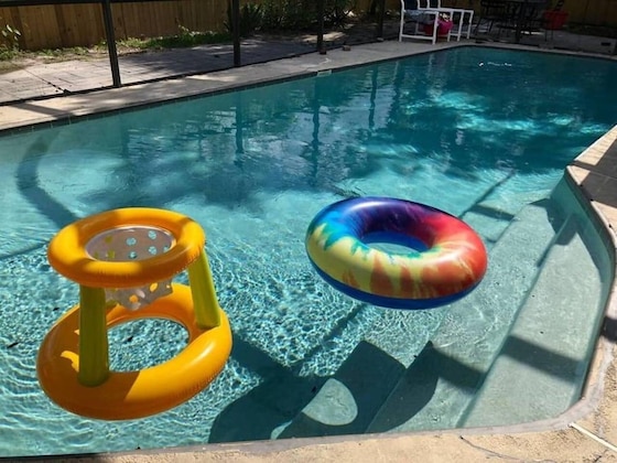 Gallery - 6150 Sandcrest · New! Walk To Universal. Sleep 9. Near Disney