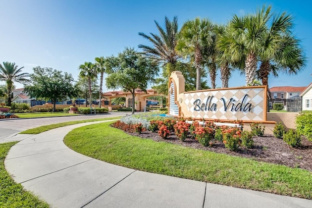 Gallery - Modern 8 Bdrm 5 Bath Villa