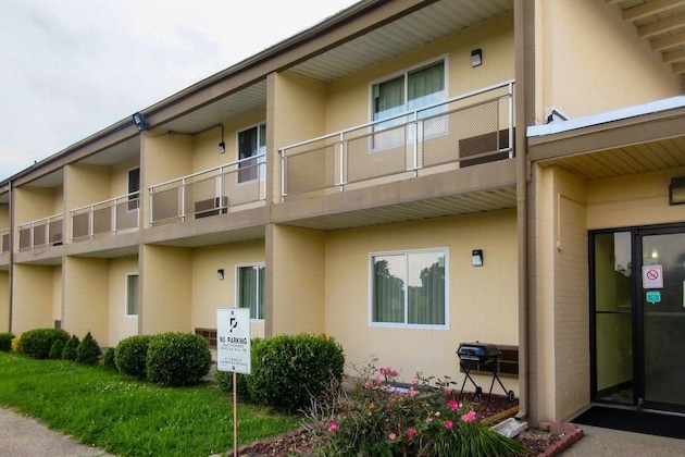 Gallery - Executive Inn