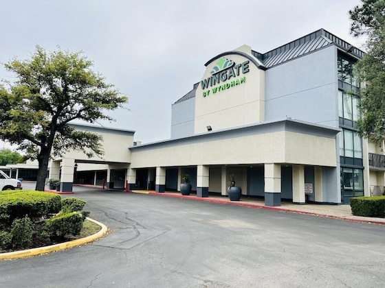Gallery - Wingate Houston near NRG Park Medical Center