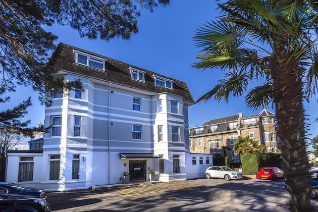 Gallery - The Connaught Lodge