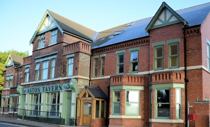 Gallery - The Aston Tavern
