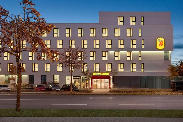 Gallery - Super 8 By Wyndham Augsburg