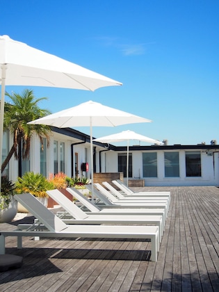 Gallery - Barrys Beach Road Hotel