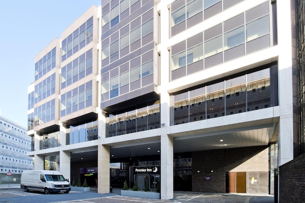 Gallery - Premier Inn London Chiswick