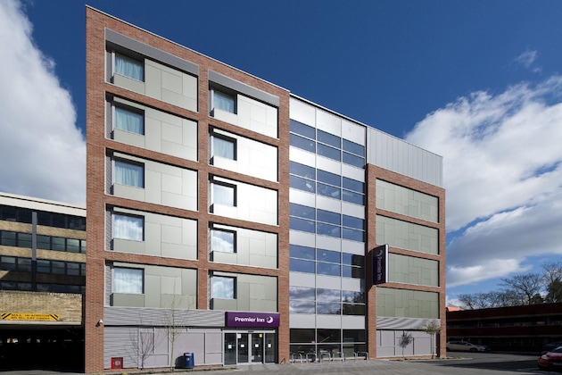 Gallery - Premier Inn London Southgate