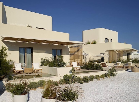 Gallery - White Pebble Suites