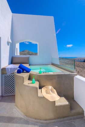 Gallery - White Harmony Luxury Suites