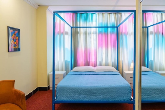 Gallery - Artistic Hotel