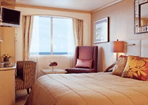 Luokka D - Deluxe Stateroom with Large Picture Window D