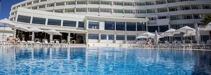 On Hotels Oceanfront - Adults Only
