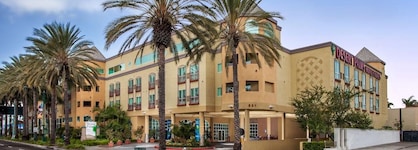 Desert Palms Hotel & Suites