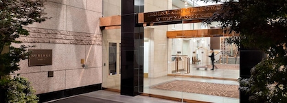 Auberge Vancouver Hotel