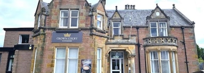 Crown Court Hotel & Bar.