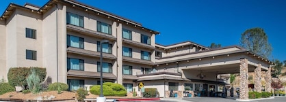 Yosemite Southgate Hotel & Suites