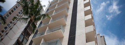 Coconut Waikiki Hotel