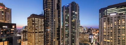 Oaks Brisbane River City Suites