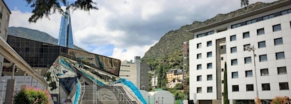 Yomo Mola Park