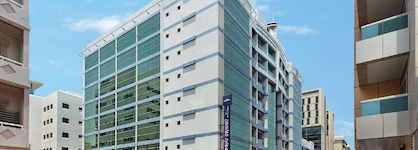 Howard Johnson Plaza By Wyndham Dubai