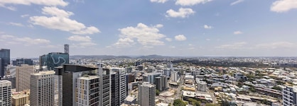 Oaks Brisbane Aurora Suites