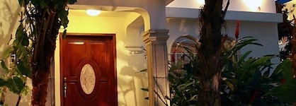 Tropical Casablanca Party Zone