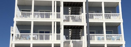 Beachgate Condosuites And Oceanfront Resort