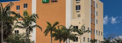 Holiday Inn Express & Suites Fort Lauderdale Airport South By Ihg