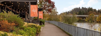 Valley River Inn