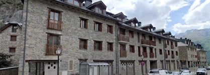 Apartamentos 3000 Escarrilla