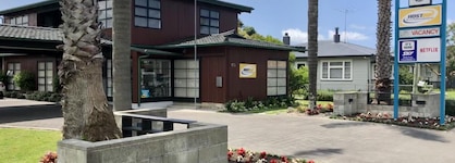 Teal Motor Lodge