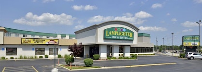 Lamplighter Inn & Suites - South