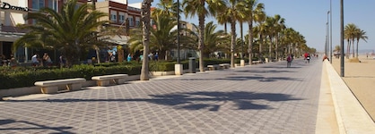Malvarrosa Beach Rooms