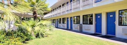 Motel 6 Palm Springs East - East Palm Canyon