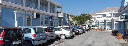 Seafront Studios & Apartments