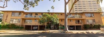 Cal Mar Hotel Suites