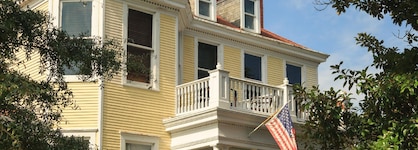 Azalea Inn And Villas
