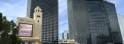Stripviewsuites At Jockey Club