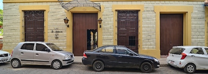 Hotel E La Avellaneda