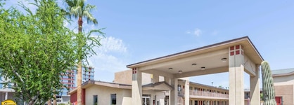 Super 8 By Wyndham Tempe Asu Airport