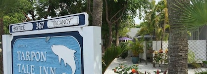 Tarpon Tale Inn