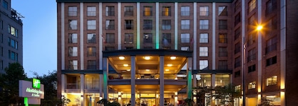 Holiday Inn And Suites Van. Dt