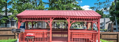 Econo Lodge Inn & Suites