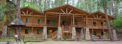 Upper Canyon Inn & Cabins